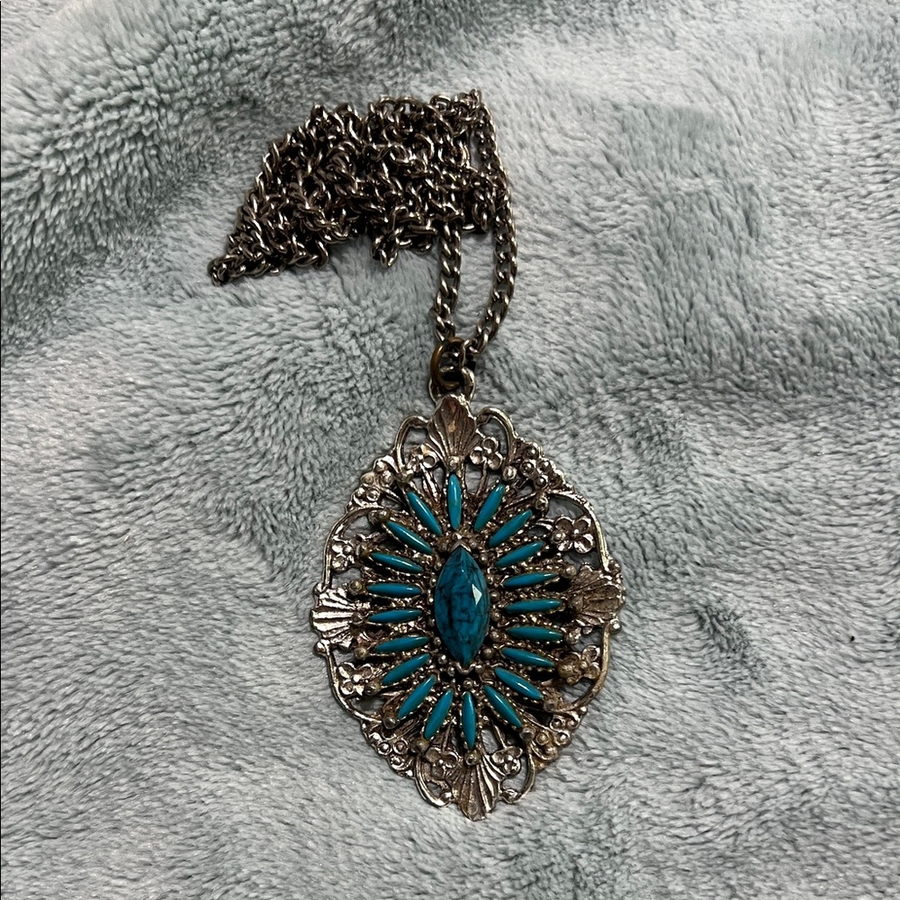 Elegant Silver and Blue Pendant Necklace